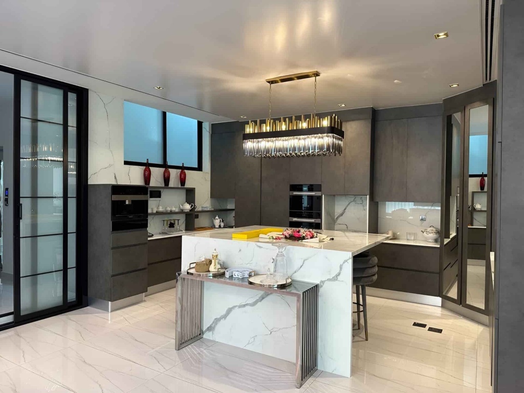 Smooth washable white stretch ceiling installed in a contemporary Dubai villa kitchen with integrated recessed lighting and decorative chandelier. Smooth washable white stretch ceiling installed in a contemporary Dubai villa kitchen with integrated recessed lighting and decorative chandelier.